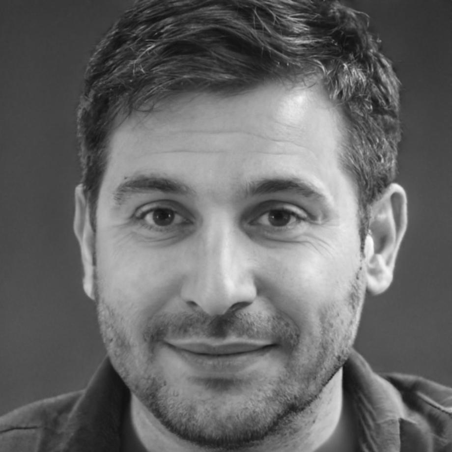 Retrato de Sebastián Morales, egresado del programa de educación financiera